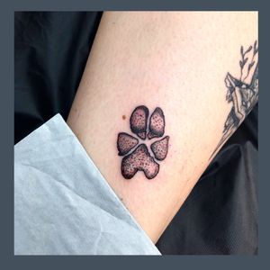 🍀😌 🐶 🐾 Little memorial this morning… for nothing beats the ❤️ of a dog this was Lucky’s paw 🍀 🐶  I’m happy to do these will pick key features from your dogs paw just send a clear pic through. #ink #cardiff