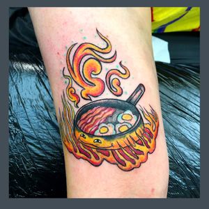  “I don't cook! I'm a scary and powerful fire demon calcifer from howls moving castle 🥓🍳🔥😍