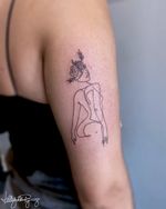 Some abstract line art for Ale. 🌸 ⁣ ⁣ Email to book: kellyann@westlasupply.com ⁣ Done at @inkedlifemiami ⁣ #lineart #flowers #peonytattoo #laandmiami #miami #southbeachmiami #explore #explorepage #daintyart #abstractart #abstracttattoo #ink #inked #laink #tattoos #smalltattoos #tattooideas #axysvalhalla #axysrotaryartist #hextat #slatecartridges #worldfamousink