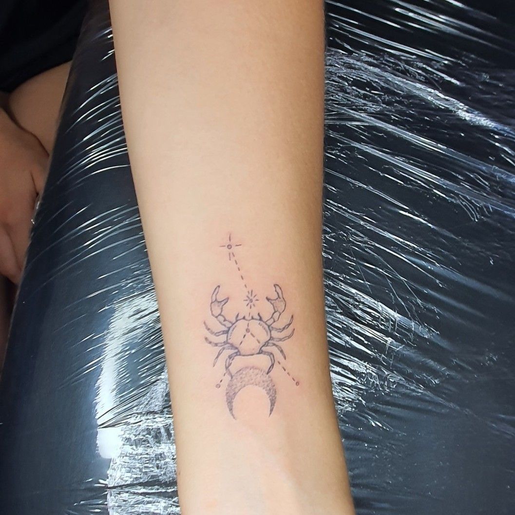 20+ Cancer Zodiac Symbol Tattoo Ideas for Men and Women