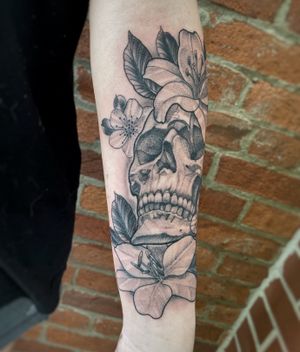 Whipshade skull and flowers