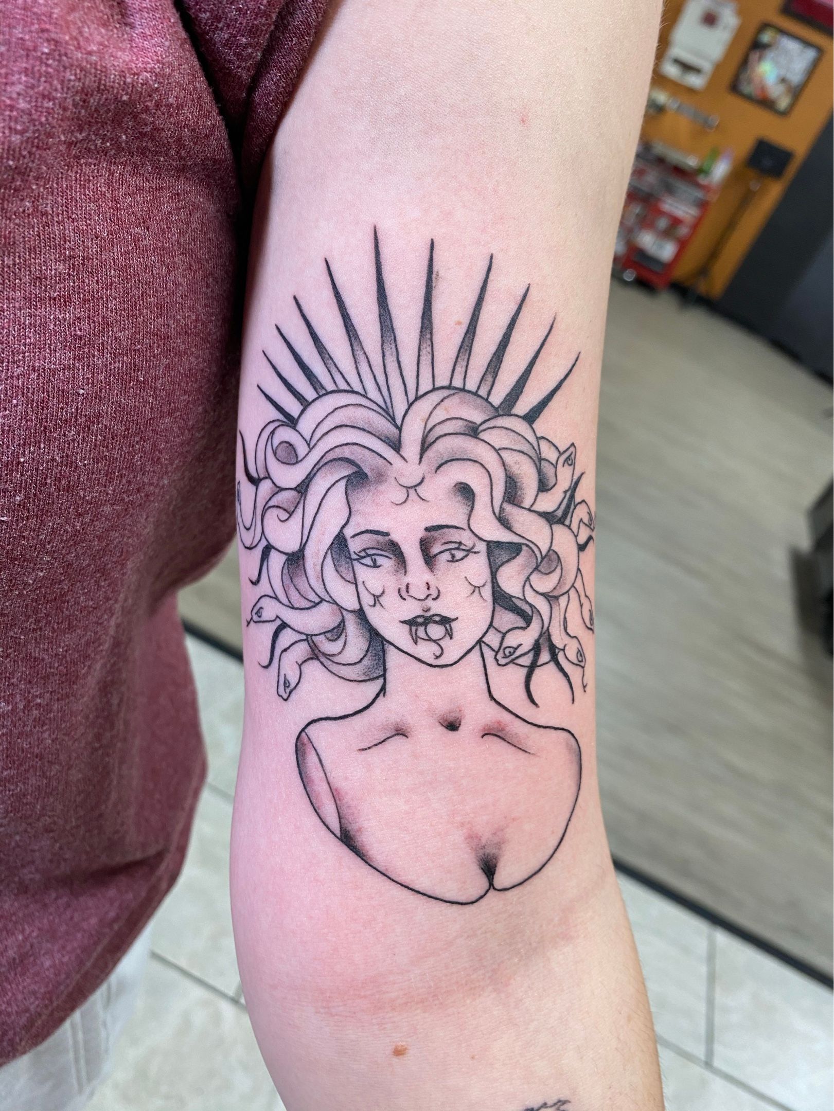 What does the Medusa tattoo mean and a lot (we mean it) of designs for you  | Medusa tattoo, Medusa tattoo design, Tattoos with meaning