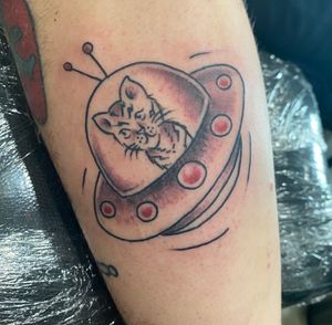Cute little kitty ufo from my time at middle of the map tattoo convention! 