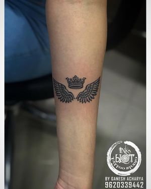 In ancient times crown with wings was a symbol of rulers with immense power n strength ….. thanks for the trust rajeevi🙏😍Contact :9620339442Visit:www.inkblottattoos.com#tattoo #tattooshop #tattoos #tattooideas #tattoogirl #tattooart #tattooartists #tattoodesign #wingstattoo #tattoolife #tattooflash #tattooink #tattooshop — Inkblot tattoo & art studio 