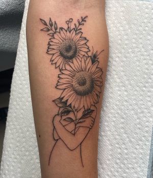 Sunflowers and women 