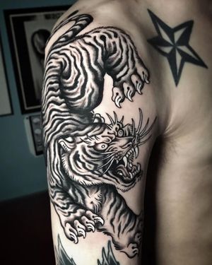 Get a fierce and captivating Japanese tiger tattoo on your upper arm in London. Embrace the rich symbolism and dynamic style of traditional Japanese art.