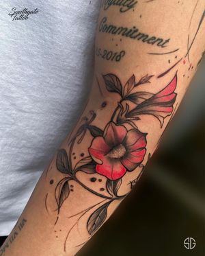 🌺 floral piece by our resident @nsmactattoos For similar designs contact us: 👉🏻@southgatetattoo •••#floraltattoo #southgatetattoo #sgtattoo #sg #londontattooartist #londontattoo #customtattoo #floral #flowers #redflower #londontattoostudio #london #uk #ink #tattoos #northlondon #northlondontattoo 