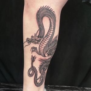 Experience the power and beauty of a traditional Japanese dragon tattoo expertly crafted by Fernando Joergensen on your lower leg.