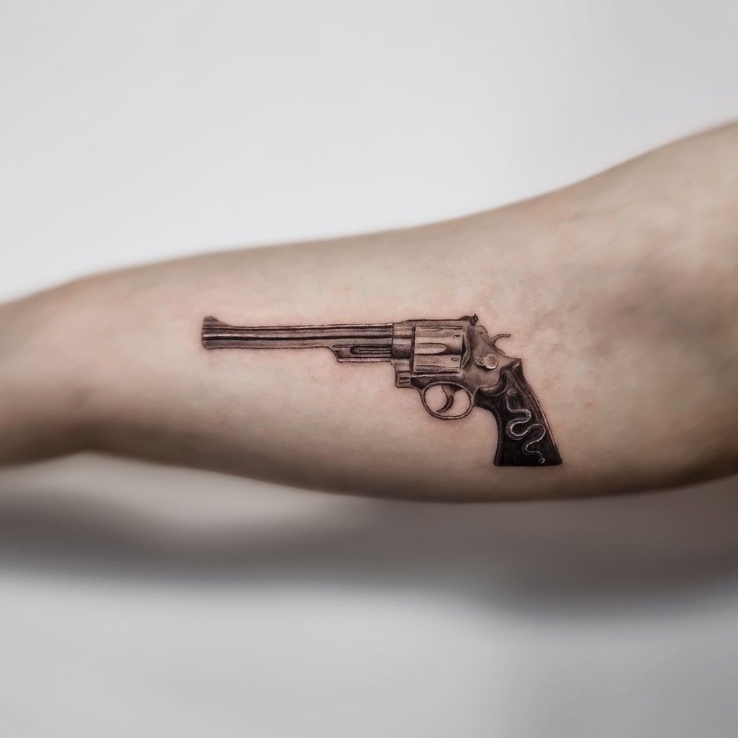 Revolver Gun Tattoo | Fernando Casillas | Flickr