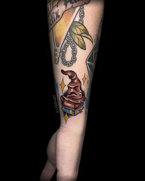 The sorting hat #harrypottertattoo #colortattoo #armtattoo #traditionaltattoo 