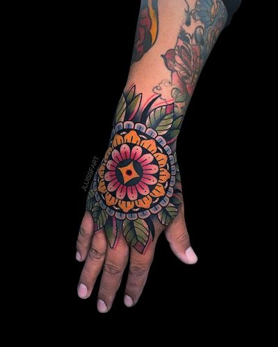 Mandala Hand #neotraditional #handtattoo #geometrictattoo #colortattoo 