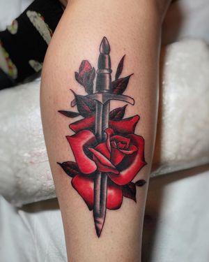 Rose & dagger done at Cherry Hill Tattoo Expo📩vinnytattoos95@gmail.com / @vinnyscialabbatattoos
