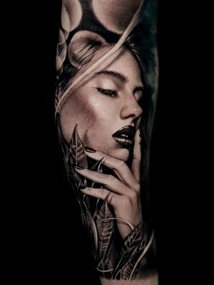 Custom woman portrait Done at @Monarchtatsupplies ——————————————— @Skintattoocream @tattoodo #dariotattooarte #dariotattoo #womantattoo #bng #sydney #graywash #custom #fkirons #skinartist #blackandgrey #details #tattooist #inkedmag #tattoosydney #totaltattoo #bnginksociety #inked #inksav #tattoorealistic #photorealism #tattoogirl 