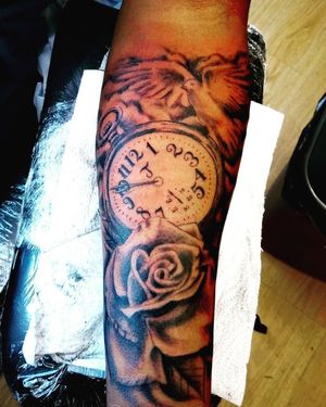 #tattoed #tattooaddict #tattooartist #tattoo #realistic #pocketwatch #blackandgrey #greywash #rosetattoo #dovetattoo #forearmtattoo #custom 