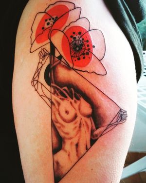 #tattoed #tattooaddict #tattooartist #tattoo #inkaholic #ink #customdesign #custom #poppytattoo #realistic #colortattoo #geometrictattoo 