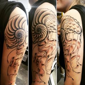 #customtattoo #tattoed #tattooaddict #tattooartist #geometrictattoo #geometric #sacredgeometry #jellyfish #dotwork #dotworktattoo #shell
