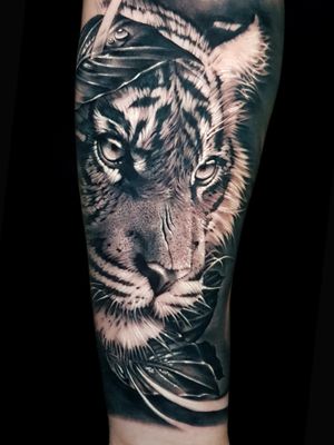 Realistic Tiger ———————————————————— #dariotattooarte #dariotattoo #foreamtattoo #bng #sydney #graywash #skull #fkirons #skinartist #blackandgrey #details #tattooist #inkedmag #tattoosydney #totaltattoo #bnginksociety #inked #inksav #tattoorealistic #photorealism #tigertattoo #tigre #wild