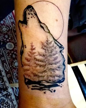 #tattoed #tattooaddict #tattooartist #tattoo #custom #customdesign #customtattoo #dotworktattoo #dotwork #wolftattoo #blackandgrey #greywash 