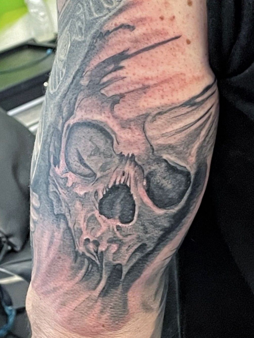 Tattoo uploaded by @branescuink • Skull on triceps • Tattoodo