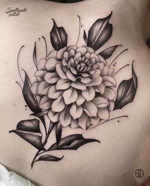 • Zinnia • freehand flower by our resident @o.s.c.r.tttst for @piercings_bybamela For similar projects contact us: 👉🏻@southgatetattoo •••#zinnia #freehandtattoo #customtattoo #southgatetattoo #sgtattoo #sg #londontattoo #londontattoostudio #london #southgate #enfield #tattoo #flowertattoo #flowers #ink #blackwork #zinniaflower 