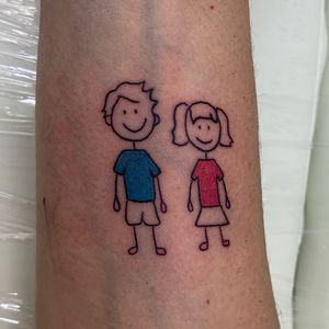 Bonequinhos palito tatuagem  Tatuagem boneco de palito, Tatuagem com  iniciais, Boas ideias para tatuagem