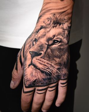 #lion #bng #bnginksociety #bngsociety #black #ink #hand #lines #pattern #warsaw #poland 