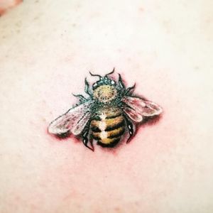My bee to remind myself that being a beekeeper is my goal in hobby life.Tattoo done by: Bob Hunt
