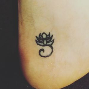 This is the idk wtf this is tattoo I did myself (first one) that I want covered up. It was a lotus with a tail. I have a professional lotus on my other ankle and want this GONE. I was hoping where it's placed would wear down but it never did. It looks nothing like this anymore. It's become a blob with a tail.