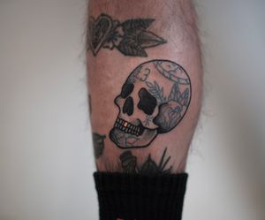 A skull piece with some colour details done by Adriaan, our own American traditional tattoo artist.Check out more of his work on instagram @adriaan_naude_tattoos
