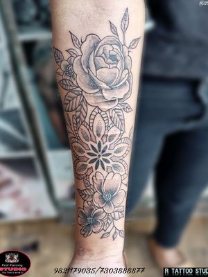 #rose #rosedesign #mandalaart #lilyflowerhearttattoo #tattooartist #tattoodesign #mandalas #rtattoo_studio #cutmarks #coveruptattoo 