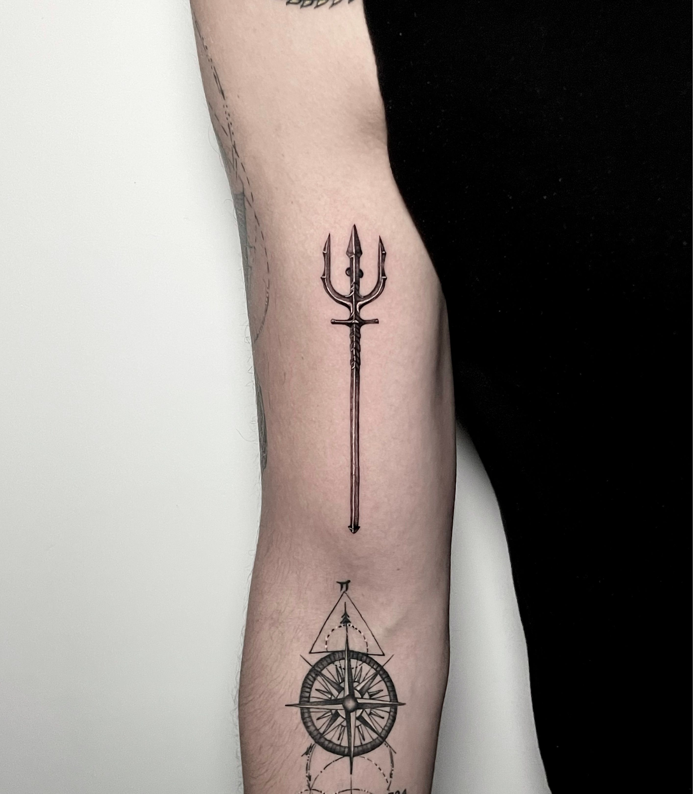 Tattoo uploaded by Jacob Adams • Aquaman trident illustration by Justin # Aquaman #comic #trident #waves #shading #blackandwhite • Tattoodo