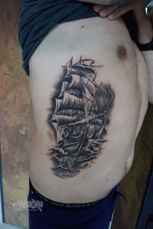 Beautiful ship done by Kay during her guest spot! We are looking forward to work with artist in 2022 again 🔥 Bookings for consultations and tattoo sessions using the link in bio or DM Tooting, SW17 London 🇬🇧 #shiptattoo #shiptattoos #ribtattoo #ribstattoo #blackandgraytattoos #blackandgreytattoo #blackngreytattoo #tattooart #inkedlife #realistictattoo #londontattoostudio #tattoolondon #tootingtattoo #tooting #balham #wimbledon #streatham #clapham #mitcham #wandsworth #русскийлондон #татулондон #нашлондон