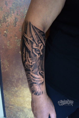 TIGERBeautiful and soft realism work by @tattoo__dr during her guest spot with usWaiting list is open 🔥Bookings with our team is available through the link in bio or DM!Various gift cards can be purchased from the studioTooting, London 🇬🇧#uktattoo #tigertattoo #tigertattoos #forearmtattoo #blackandgreytattoos #realistictattoos #realismtattoos #armtattoo #tattoosformen #sleevetattoos #sleevetattoo #londontattoostudio #tattoolondon #dailytattoos #tootingtattoo #tooting #besttattoos #londontattoos #tattoo #tattoos #русскийлондон #татулондон