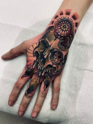 Crazy neotraditional hand piece by WANDAL @wandal.tattooArtist opened his bookings for 2022 🔥Our team has slots in 2021 still!Book your consultation and tattoo session with us - use link in biowww.crimsontalestattoo.co.ukGift cards are available also ✨If you know someone who wants tattoo, why not treat the person?#uktattoo #tattoolife #tattooart #colortattoo #tattoosformen #neotraditionaltattoos #beautifultattoos #besttattoos #londontattoos #tootingtattoo #londontattoostudio #tattoolondon #dailytattoos #tootingbroadway #tooting #balham #wimbledon #streatham #clapham #mitcham #croydon #wandsworth #londontattooist #нашлондон