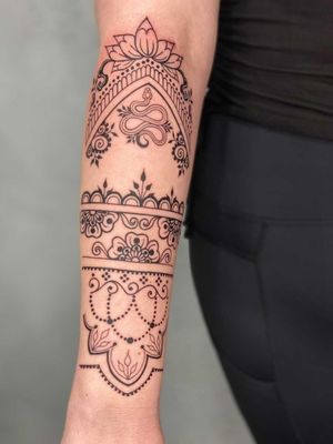 Partial henna sleeve