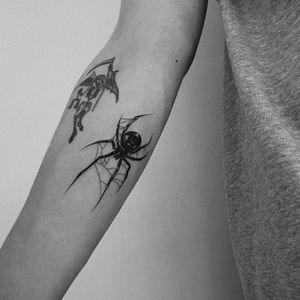 #spider #spidertattoo #darktattoo #tattooideas #minimalism #minimaltattoo #blackboldsociety #blxckink #oldlines #tattoosandflash #darkartists #topclasstattooing #inked #inkedguy #inkedup