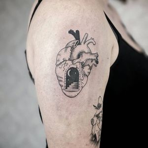 Fine line black and gray tattoo featuring a moon and anatomical heart, done by tattoo artist Luca Salzano.