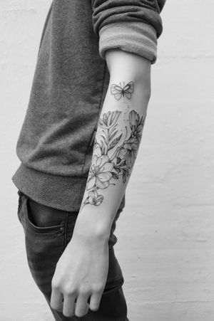 #flowertattoo #blumentattoos #butterfly #butterflytattoo #schmetterlingtattoo #schmetterlingtattoos #butterflytattoos #beautiful #tattoo #tattoos #paris #france #basel #zürich #winterthur #trending #art #switzerland