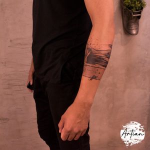 Exploremos como crear tatuajes diferentes de ideas más comunes, cómo evolucionar el concepto del cliente y llevarlo a dónde nunca lo imaginó. Fue muy divertido hacer éste tatuaje