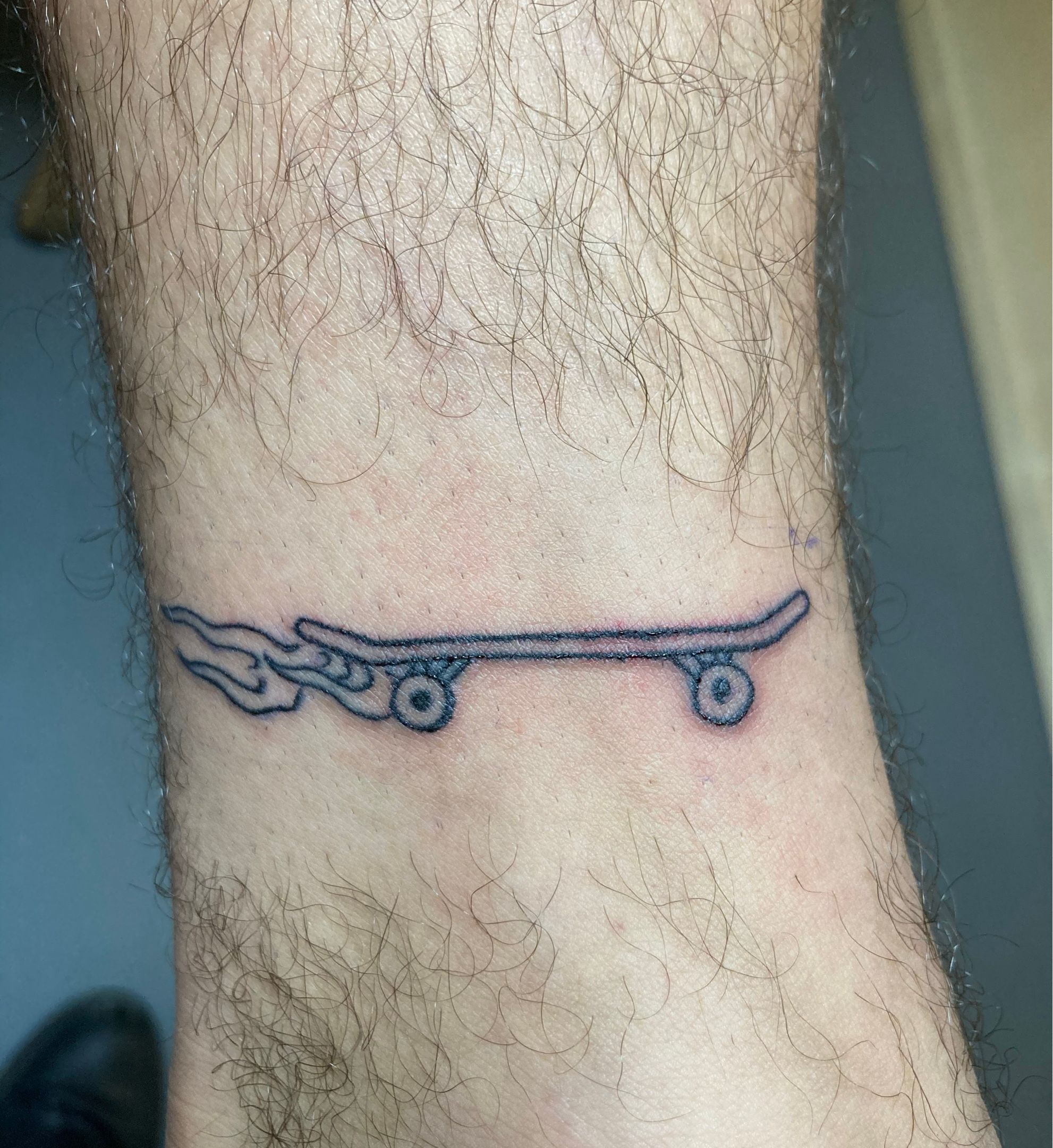 Skateboard, longboard tattoo, small tattoo | Tatoveringsidéer, Tatoveringer