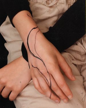 wicked lines on the hand + #abstracttattoo #abstractart #handtattoo #warsawtattoo