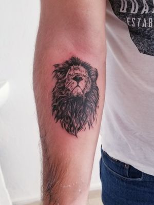 #liontattoo #lion #tattooartist #tattoo #art #tattooideas #butchers_ink