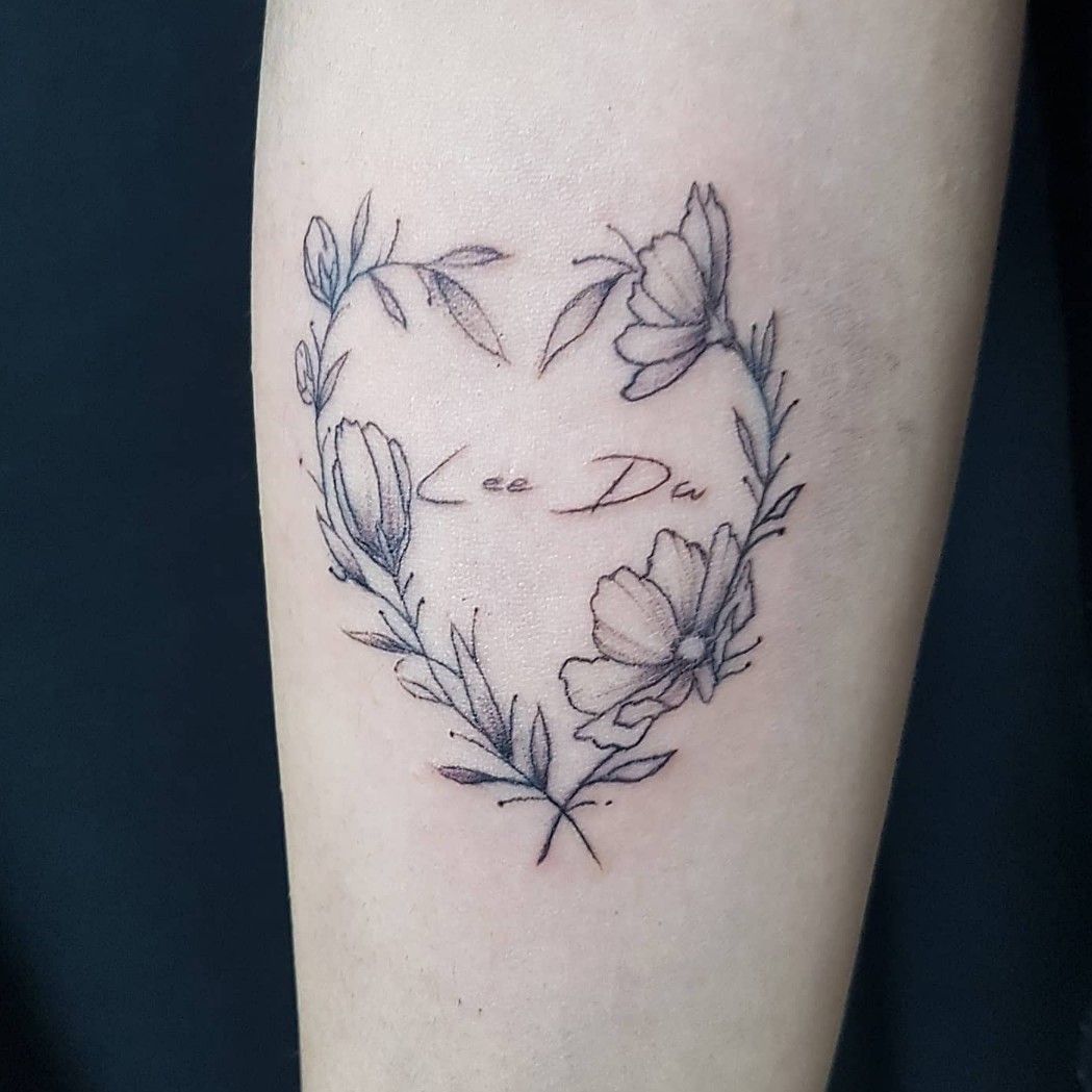 Jherelle Jay on Twitter Got to tattoo this heart of flowers I drew a  while ago  heart wreath flowers linework tattoos floral finelines  girlswithtattoos tattoo httpstcoFq0fFk0kt8 httpstcorj9okro9fI   Twitter