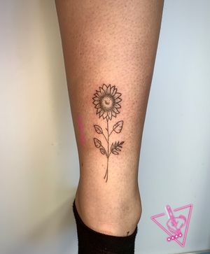 Hand-Poke Sunflower Tattoo by Pokeyhontas at KTREW Tattoo - Birmingham, UK #sunflower #tattoo #flower #ankletattoo #floral