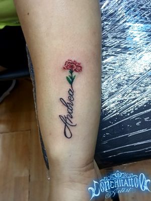 Tattoo nombre con flor