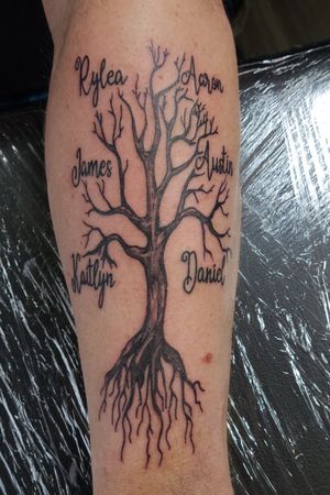 Tree of life Wednesday night session #GGWORKSHOP #armrest #tattooexpression #tattoolife #tattootherapy #artsanityink 