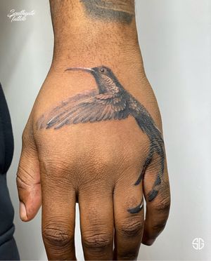 • Hummingbird • delicate tattoo on dark skin by @cat_vaska116 🐈‍⬛ For similar projects contact us: 👉🏻@southgatetattoo•••#hummingbird #handtattoo #hummingbirdtattoo #delicatetattoo #darkskin #darkskintattoos #customtattoo #realistictattoo #southgatetattoo #sgtattoo #sglondon #uktattoo #norhlondontattoo #southgate #london #enfield 