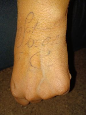 Left wrist say "Storng" it was not finished 
