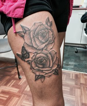 Black & grey roses I did a couple months ago 💪🏾✍🏾✍🏾