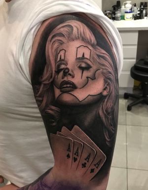 Continuation of the London clown girl themed sleeve for Wes! 